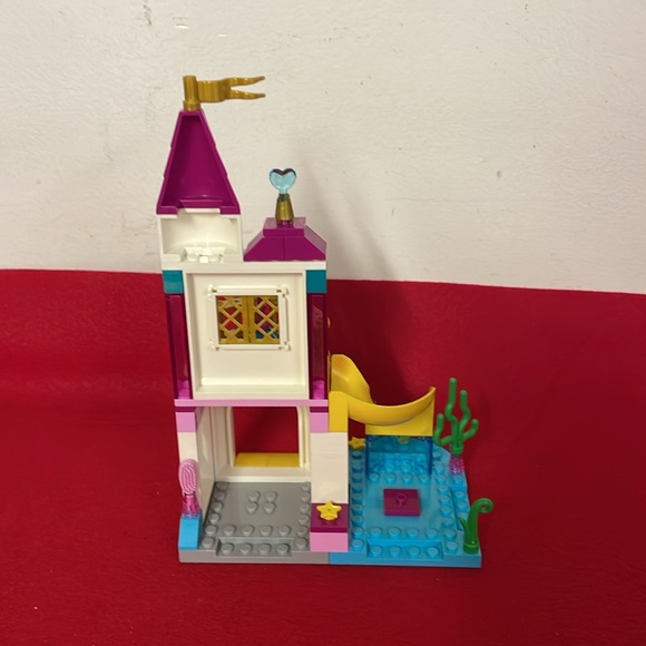 LEGO Disney Ariel’s Seaside Castle 41160 - Picture 4 of 7